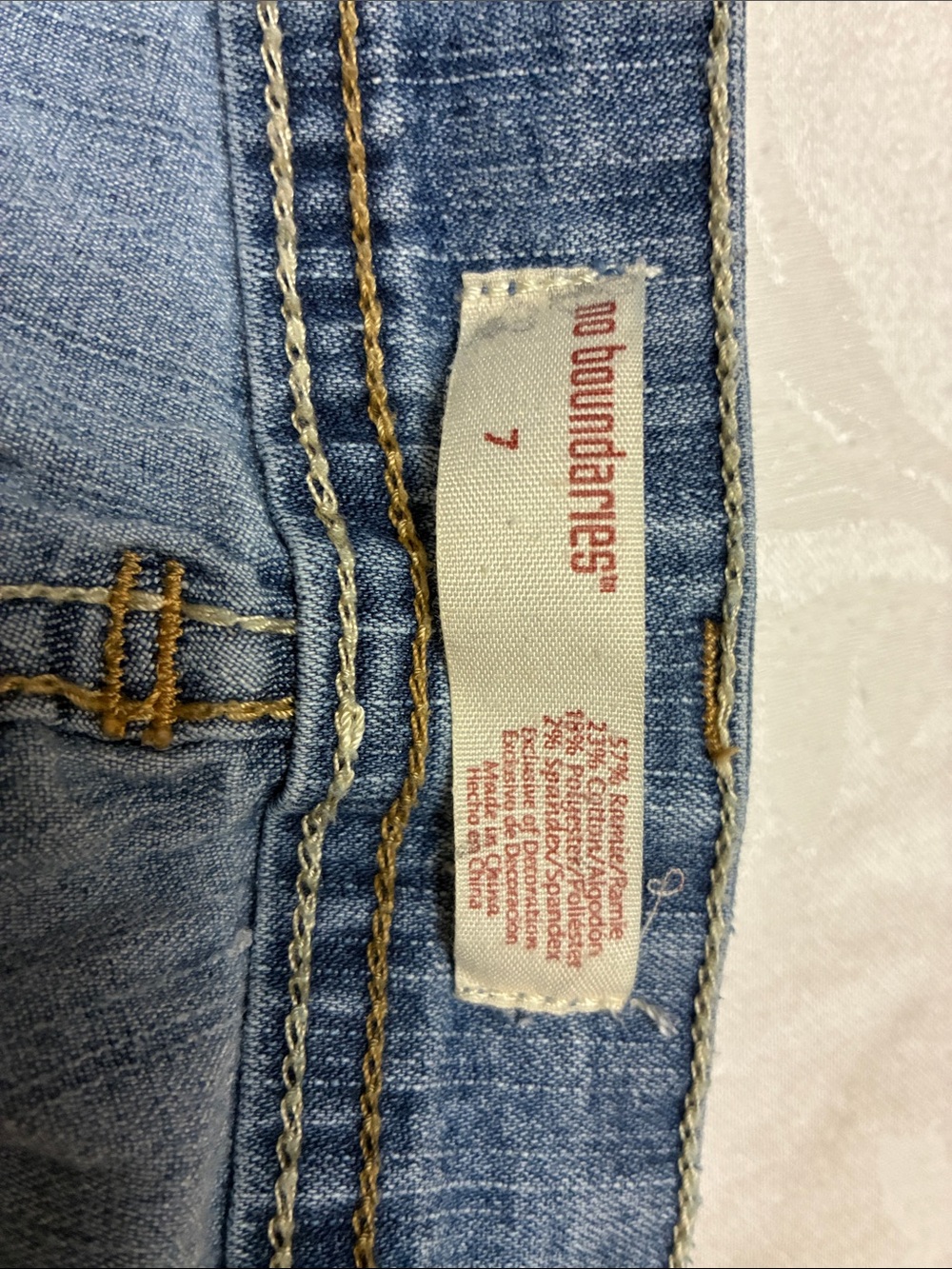 Women’s No Boundaries Distressed Shotgun Jeans w/Christian Hand Paintings, Size7 - Picture 9 of 16